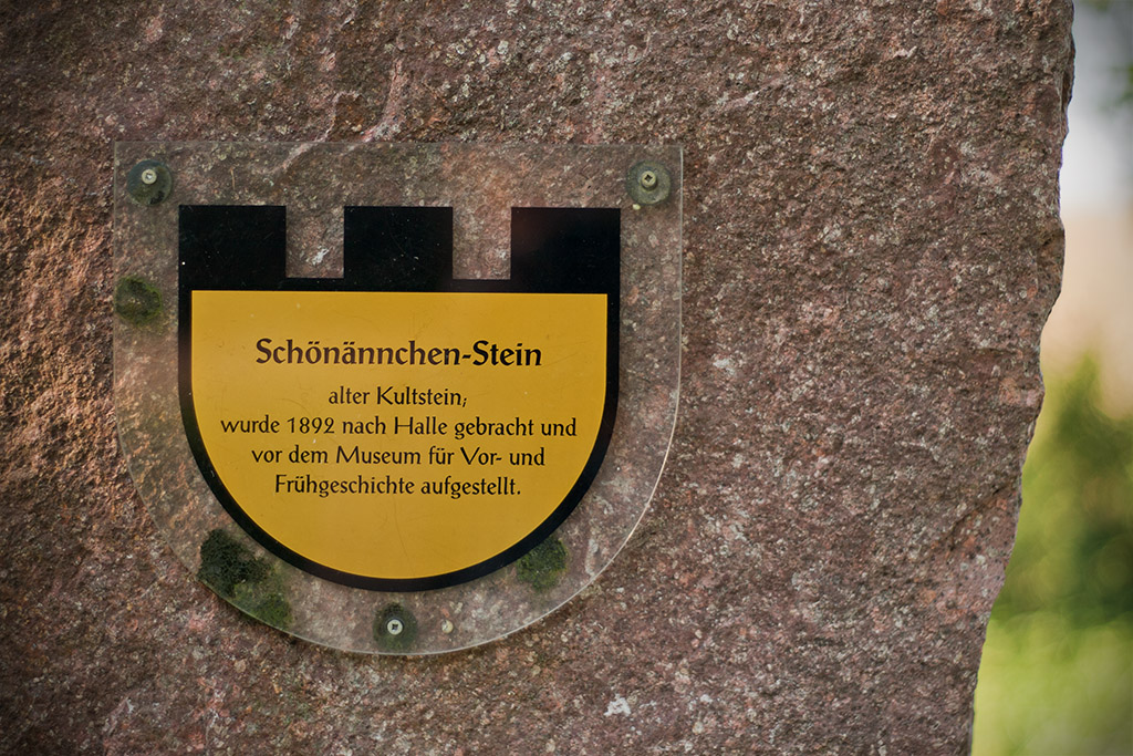 Der Heimatforscher Sigmar Schultze-Galléra soll dafür gesorgt haben, dass der Stein nicht zerstört wird.